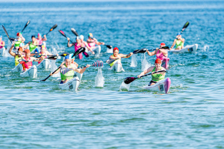 Die DLRG Harsewinkel dominiert das Rettungsski-Rennen, bei dem die Athleten mit dem Kajak einen 700 Meter langen Rundkurs absolvierten//Daniel-André Reinelt/DLRG