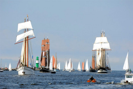 Zur 24. Hanse Sail werden in Warnemünde und Rostock 200 Teilnehmerschiffe erwartet. Zur 24. Hanse Sail werden in Warnemünde und Rostock 200 Teilnehmerschiffe erwartet.