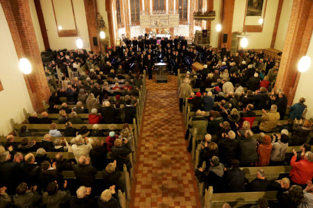 Die Tourismuszentrale Rostock & Warnemünde und das Marinekommando laden zum Adventskonzert in die Warnemünder Kirche. 