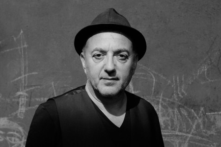 Der Musiker und Autor André Herzberg liest im Ringelnatz Warnemünde.