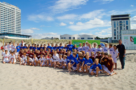 Chefcoach Andreas Zachhuber (r.) und WG-Vorstand Volker Fritz hatten die Beachsoccer EM der Europameister initiiert. Chefcoach Andreas Zachhuber (r.) und WG-Vorstand Volker Fritz hatten die Beachsoccer EM der Europameister initiiert.