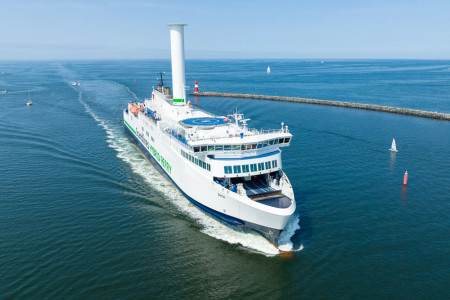 Wegen des Sturmes sagt die Reederei Scandlines Überfahrten ab. Wegen des Sturmes sagt die Reederei Scandlines Überfahrten ab.