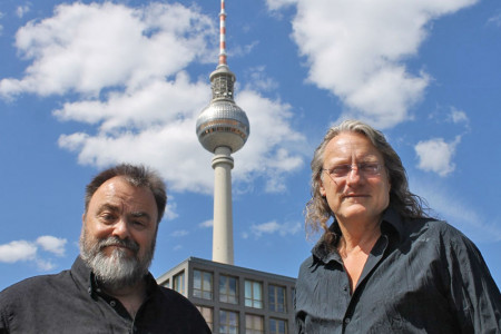 Das mobile Liedkabarett MTS mit Thomas Schmitt (l.) und Frank Sültemeyer ist am Freitag zu Gast im Ringelnatz Warnemünde.