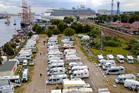 Die Kurabgabe für Wohnmobile auf der Warnemünder Mittelmole erhitzt seit Jahren die Gemüter. Jetzt scheint eine Lösung in Sicht.//Foto: Archiv