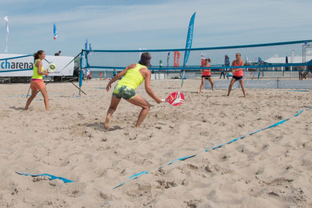 Eine Sportart auf dem Vormarsch: Beach Tennis in Warnemünde