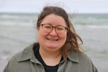 Die Phytoplanktonexpertin Sarah Bolius erweckte die prähistorischen Algen nach jahrtausendelanger Ruhe aus dem Ostseesediment und untersuchte sie im Labor.//Foto: IOW/ K. Beck Die Phytoplanktonexpertin Sarah Bolius erweckte die prähistorischen Algen nach jahrtausendelanger Ruhe aus dem Ostseesediment und untersuchte sie im Labor.//Foto: IOW/ K. Beck