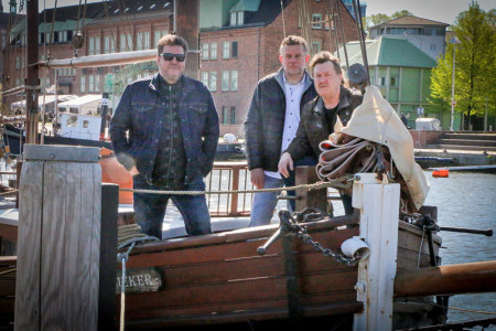 Die Küstencountry-Band Spill hat die Hymne "Rostock - Unser Licht im Norden" aufgelegt. Foto: Achim Treder
