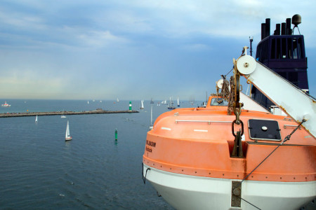 Die Hanse Sail an Bord einer Scandlines-Fähre genießen