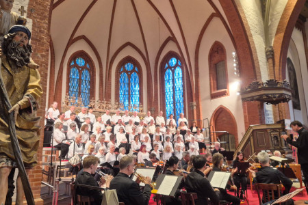 Das festliche Er&ouml;ffnungskonzert in der Warnem&uuml;nder Kirche begeisterte das Publikum und sorgte f&uuml;r einen stimmungsvollen Auftakt der Warnem&uuml;nder Woche.