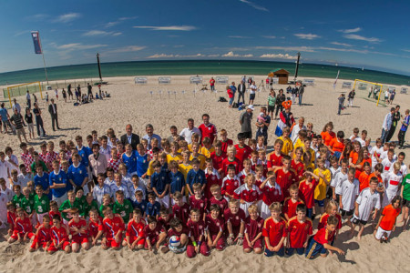 Am Donnerstag wird am AOK Active Beach Warnemünde die Beachsoccer EM der Europameister ausgespielt. Am Donnerstag wird am AOK Active Beach Warnemünde die Beachsoccer EM der Europameister ausgespielt.