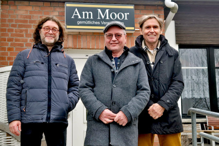 Freuen sich auf kreative Jam-Abende in der neuen Begegnungsstätte „Am Moor“: Jürgen Dührkop, Ondra Kitzerow und Detlev Hammerschmidt (v.l.) Freuen sich auf kreative Jam-Abende in der neuen Begegnungsstätte „Am Moor“: Jürgen Dührkop, Ondra Kitzerow und Detlev Hammerschmidt (v.l.)