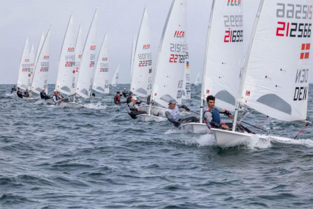 Die ILCA 7 in ihrem letzten Rennen auf dem Weg zur Luvtonne.//Foto: Pepe Hartmann