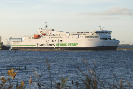Scandlines’ zweite neue Hybridfähre für die Route Rostock-Gedser hat heute die Fayard Werft auf der dänischen Insel Fyn verlassen, um auf eine fünftägige Probefahrt zu gehen.