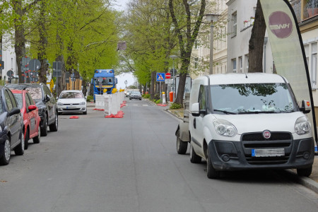 Vom 5. bis voraussichtlich 29. Mai ist die Heinrich-Heine-Straße in Warnemünde wegen Bauarbeiten voll gesperrt.