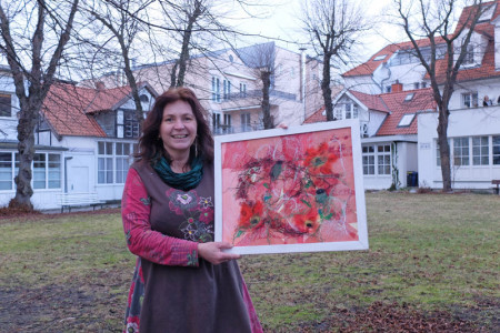 Über eine Aufwertung des Georginenplatzes wurde sich die dort seit vielen Jahren etablierte Webmeisterin Ines Heinrich freuen. 1990 übernahm sie die seit 1939 bestehende Webwerkstätte "Katja Witt" in Warnemünde.