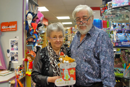 Ilke und Joachim Hoffmann vom Kinderland Hoffmann in der Mühlenstraße lieben was sie tun. Hier ist ist gerade wieder die Nikolausstiefel-Aktion angelaufen. Ilke und Joachim Hoffmann vom Kinderland Hoffmann in der Mühlenstraße lieben was sie tun. Hier ist ist gerade wieder die Nikolausstiefel-Aktion angelaufen.