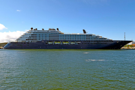 Das Luxuskreuzfahrtschiff Ilma der Ritz-Carlton Yacht Collection machte heute Morgen erstmalig in Warnemünde fest. Um 22 Uhr legt es wieder ab und macht sich auf den Weg nach Kopenhagen.