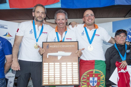 Das J/22 Weltmeisterteam (v.l): Jean-Michel Lautier, Giuseppe D'Aquino, Denis Neves.