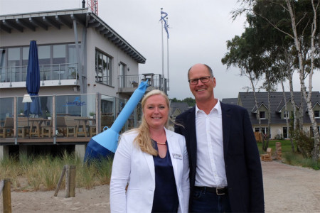 Geschäftsführer Irmin Stinzing und Hoteldirektorin Stefanie Dankert sind mit der Entwicklung im Strandresort restlos zufrieden. 