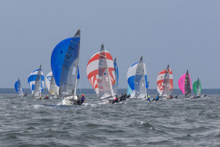 Für Farbkleckse am grauen Himmel sorgten gestern die 505er.//Foto: Pepe Hartmann