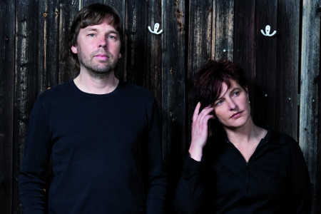 Das Duo "Unbekannt verzogen zuzweit" gastiert im Warnemünder Café Ringelnatz.