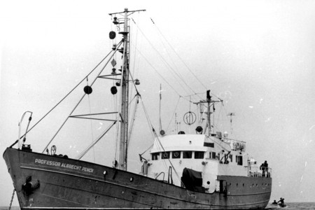 Das Forschungsschiff "Professor Albrecht Penck", hier ein Bild von 1962, war über sechs Jahrzehnte untrennbar mit der Meeresforschung in Warnemünde und der Institutsgeschichte verbunden.