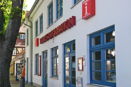 Mit den Lockerungen des Corona-Shutdowns öffnen ab Montag wieder die Tourist-Informationen ind Warnemünde und Rostock.