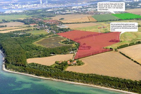 Obwohl die Stadt Rostock in nur 1.500 Metern Entfernung eine etwa 40 Hektar große Fläche besitzt, zielt sie darauf, einen Teil des Landschaftsschutzgebietes „Diedrichshäger Land“ zu entwidmen.