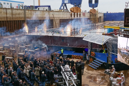 Eine perfekte Inszenierung: Kiellegung der Global Class bei MV Werften Warnemünde. Der Gigant soll 2021 ausgeliefert werden.