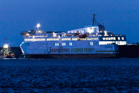 Scandlines’ neue Fähre für die Strecke Rostock-Gedser hat die Werft FAYARD auf der dänischen Insel Fyn verlassen. Das Schiff soll am 3. Mai 2016 auf den Namen „Berlin“ getauft werden.