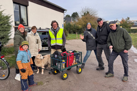 Freuen sich auf die Premiere der Kohltour des Warnem&uuml;nder Anglerverein e.V.: Lir Lex, Melanie Lex, Petra Kleinhans, Martin Hansen, Rita Sauerbaum, Marco B&auml;deker und Andreas Reimann &ndash; bereit f&uuml;r Bollerwagen, Winterluft und Gr&uuml;nkohl.//Foto: Uwe Kleinhans