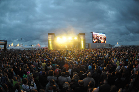 Der Warnemünder Strand wird zum Festivalgelände. Foto: Marco Maas