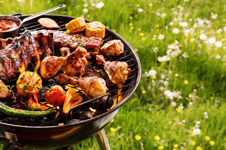 Ab dem 5. Juli l&auml;dt das Restaurant "Diedrich's" wieder zum Sommergrillen im hoteleigenen gro&szlig;en Garten.