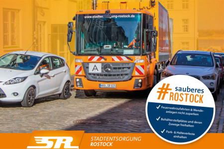 Wenn jeder Zentimeter zählt: Zugeparkte Straßen lassen oft kein Durchkommen mehr – weder für Rettungskräfte noch für Busse oder die Müllabfuhr. Rücksicht beim Parken sorgt dafür, dass Hilfe, Alltag und Entsorgung reibungslos funktionieren.//Grafik: Stadtentsorgung Rostock GmbH Wenn jeder Zentimeter zählt: Zugeparkte Straßen lassen oft kein Durchkommen mehr – weder für Rettungskräfte noch für Busse oder die Müllabfuhr. Rücksicht beim Parken sorgt dafür, dass Hilfe, Alltag und Entsorgung reibungslos funktionieren.//Grafik: Stadtentsorgung Rostock GmbH