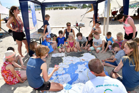 Die 2. Rostocker Strandschultage finden im Juni statt. Ab sofort läuft die Bewerbungsfrist für Schulklassen aus der Stadt und dem Landkreis Rostock.