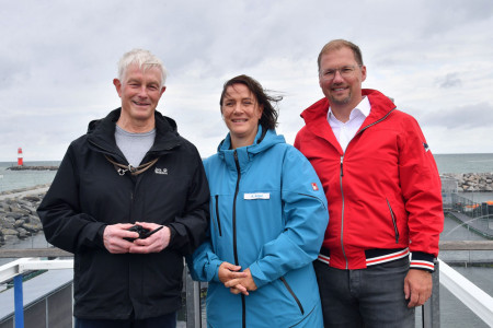 Verabschiedeten heute die Seehunde aus dem Zoo Rostock: Zoodirektorin Antje Angeli, der Leiter des Marine Science Centers, Guido Dehnhardt (li.), und Karsten Pannwitt, Vorstand der OstseeSparkasse Rostock.//Foto: Zoo Rostock/ Joachim Kloock