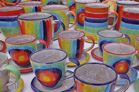 Auf dem Kunsthandwerkermarkt am Leuchtturm zu haben: Keramik Karoline Höppner