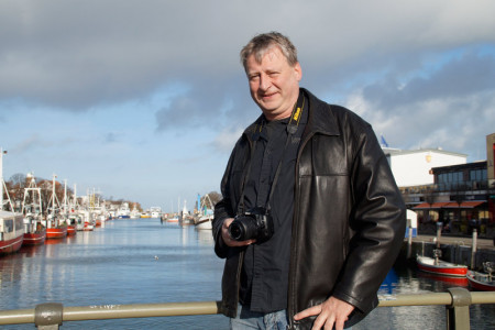 Hobbyfotograf Ronald Ott lieferte für den Reiseführer einen Großteil der Bilder. Der 50jährige Rostocker unterstützte auch schon die erste Auflage des Warnemünde-Büchleins.