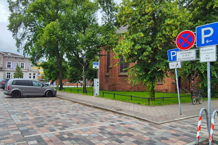 Die Parkplatzsituation für Anwohner ist wegen der umfassenden Bauarbeiten im Ort mehr als angespannt. Das Tiefbauamt sorgt jetzt für Entlastung und gibt am Kirchenplatz 20 Parkplätze für das Anwohnerparken frei.