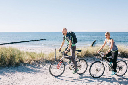 Rostocks Ostseebäder bieten für Fahrradfreunde viele schöne Routen, um ausgiebig auf Tour zu gehen.//Foto: TZRW / T. Roth