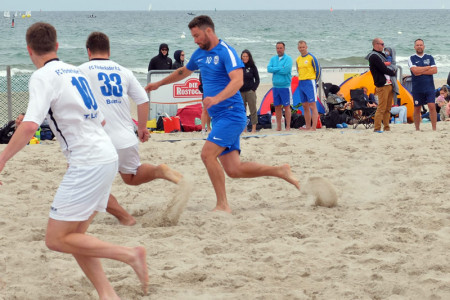 Wollte es nochmal wissen: Der deutsche Rapper Marteria (re.) galt einst als große Hoffnung des FC Hansa. Wollte es nochmal wissen: Der deutsche Rapper Marteria (re.) galt einst als große Hoffnung des FC Hansa.