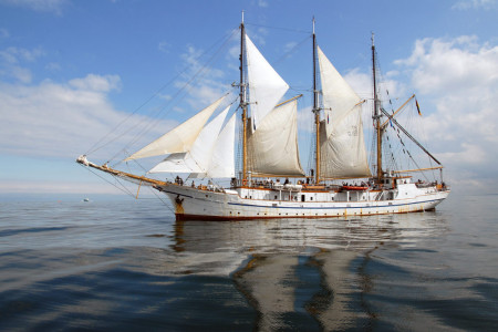 Unvergessliche Erlebnisse erwartet deutsche und polnische Auszubildende und Studierende an Bord des Dreimast-Gaffelschoners „Großherzogin Elisabeth“. Das Projekt „Baltic FriendShip 2024“ wird ein einzigartiges Abenteuer, welches vom Hanse Sail Büro gemeinsam mit Partnern auf See gebracht wird.//Foto: TZRW/ Volker Gries Unvergessliche Erlebnisse erwartet deutsche und polnische Auszubildende und Studierende an Bord des Dreimast-Gaffelschoners „Großherzogin Elisabeth“. Das Projekt „Baltic FriendShip 2024“ wird ein einzigartiges Abenteuer, welches vom Hanse Sail Büro gemeinsam mit Partnern auf See gebracht wird.//Foto: TZRW/ Volker Gries