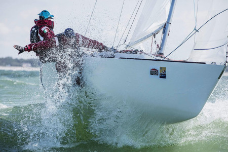 Der Niederl&auml;nder Jean-Michel Lautier gewann 2019 mit seiner Crew die J/22-Weltmeisterschaft vor Warnem&uuml;nde. 2027 kehrt die WM ins Ostseebad zur&uuml;ck.//Foto: Pepe Hartmann