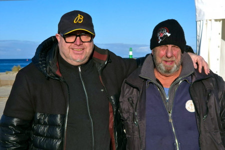 Startklar f&uuml;r Winterzauber: Matthias Treichel (l.) und Detlef Horst blicken der ersten D&uuml;nenzauber-Saison am Warnem&uuml;nder Strand mit Vorfreude entgegen.