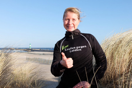 Der nächste Warnemünder Gutenachtlauf findet in der Vollmondnacht vom 22. auf den 23. Februar statt. Uta Funk vom Verein „Laufen gegen Leiden“ leitet das veganen Laufprojekt in ihrer Heimatstadt.