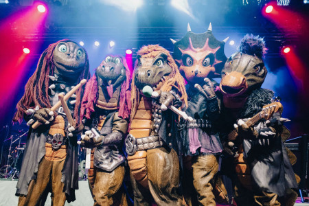 Die Dino-Metal-Band Heavysaurus lässt es heute ab 18 Uhr im Kurhausgarten so richtig krachen.//Foto: Jens Vetter