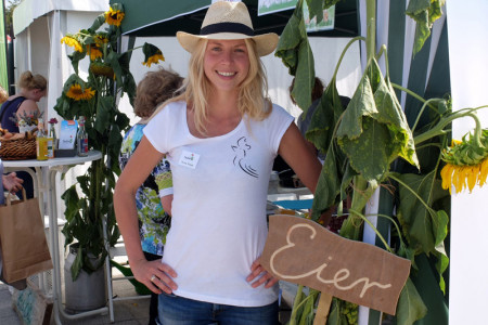 Anna Propp hat glückliche Hühner und deren Eier verkauft sie regelmäßig auf Bio-Märkten