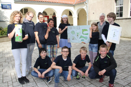 Diese Schülerinnen und Schüler der Begabtenfördergruppe des Ecolea-Gymnasiums haben sich Gedanken über ein kinderfreundliches Warnemünde gemacht. Diese Schülerinnen und Schüler der Begabtenfördergruppe des Ecolea-Gymnasiums haben sich Gedanken über ein kinderfreundliches Warnemünde gemacht.