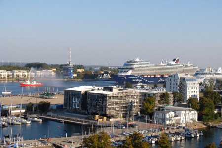 Der Erstanlauf von "Mein Schiff 7" gehörte zu den Höhepunkten der Kreuzfahrtsaison 2024 in Warnemünde. Der Erstanlauf von "Mein Schiff 7" gehörte zu den Höhepunkten der Kreuzfahrtsaison 2024 in Warnemünde.