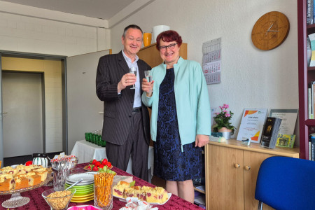 Denken noch lange nicht ans Aufhören: Steffi und Peter Zwieg vom Lohnsteuerhilfeverein Rostock-Laage feierten gestern ihr 30-jähriges Jubiläum.